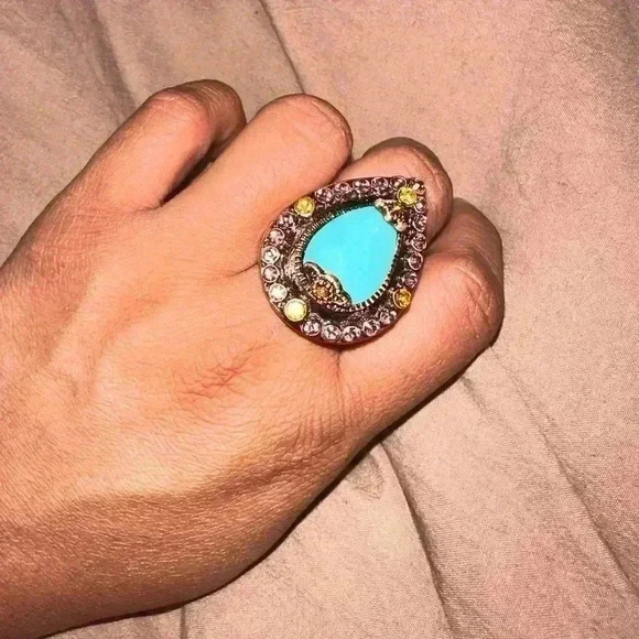 Fashion ring size 9 - Picture 1 of 8